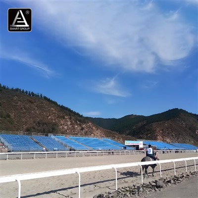 Metāla stadiona tribīnes sēdvietas